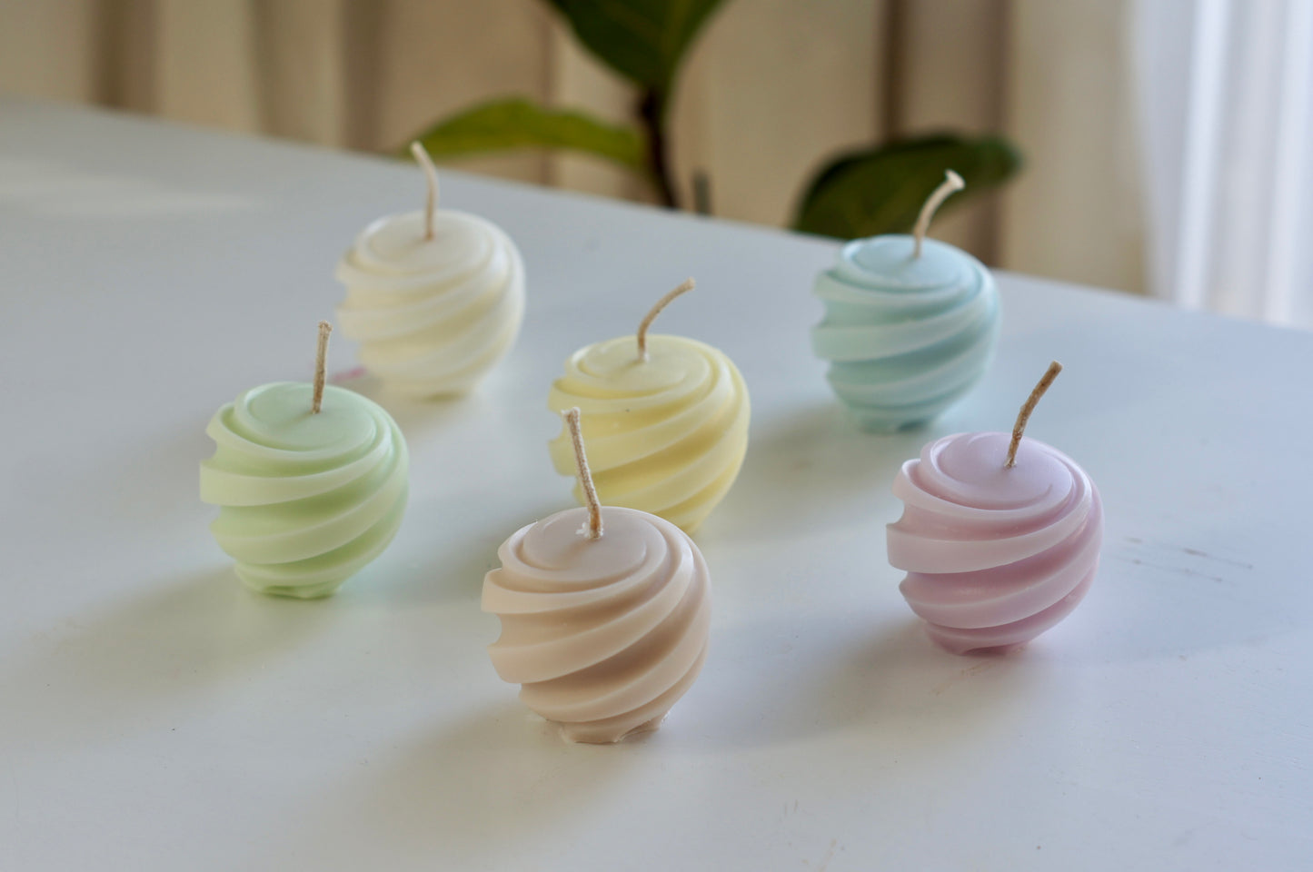 spiral candle | twisted candle | round shape | hand-poured