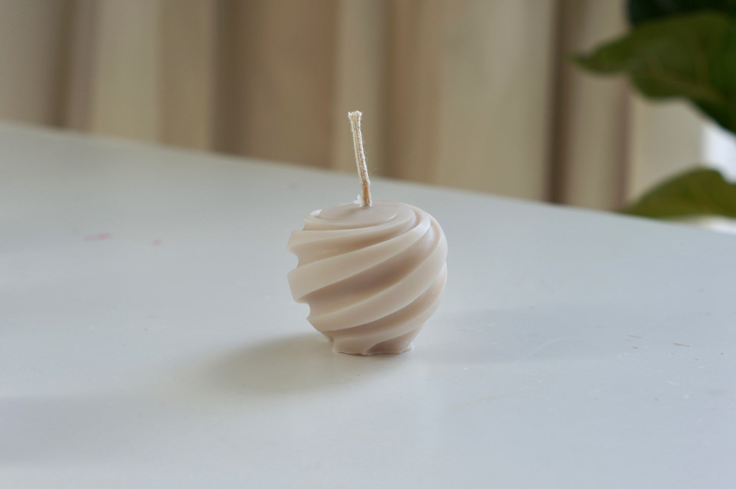 spiral candle | twisted candle | round shape | hand-poured