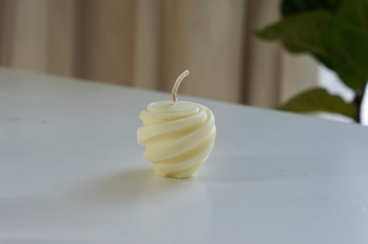 spiral candle | twisted candle | round shape | hand-poured