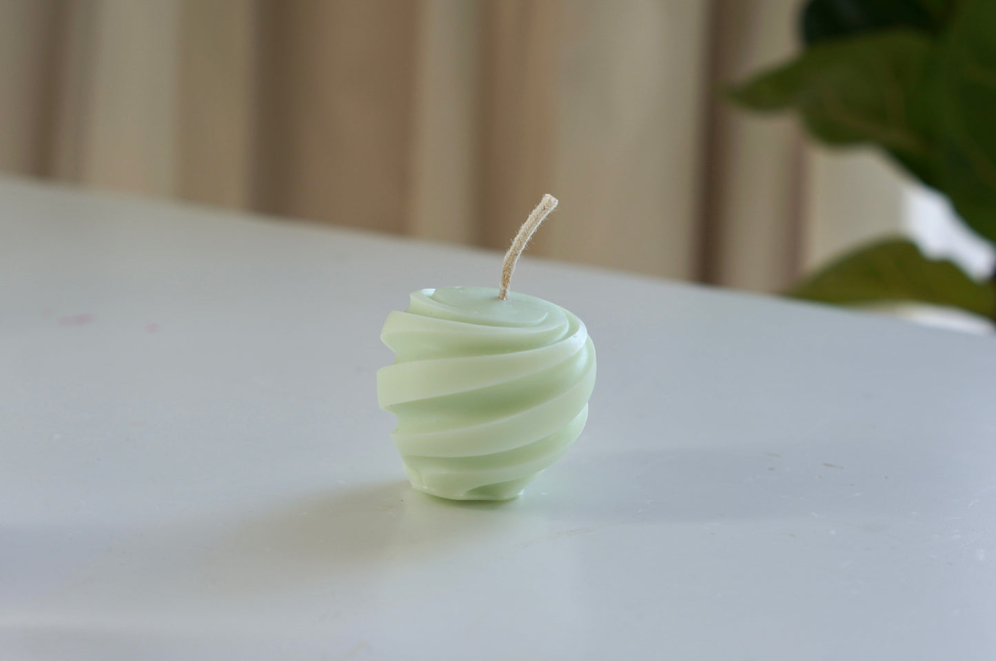 spiral candle | twisted candle | round shape | hand-poured
