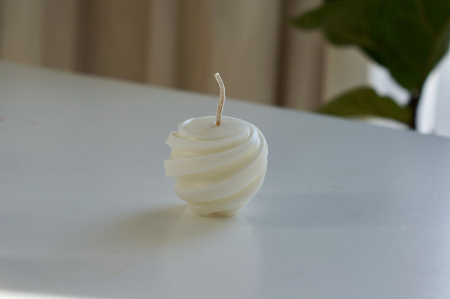spiral candle | twisted candle | round shape | hand-poured