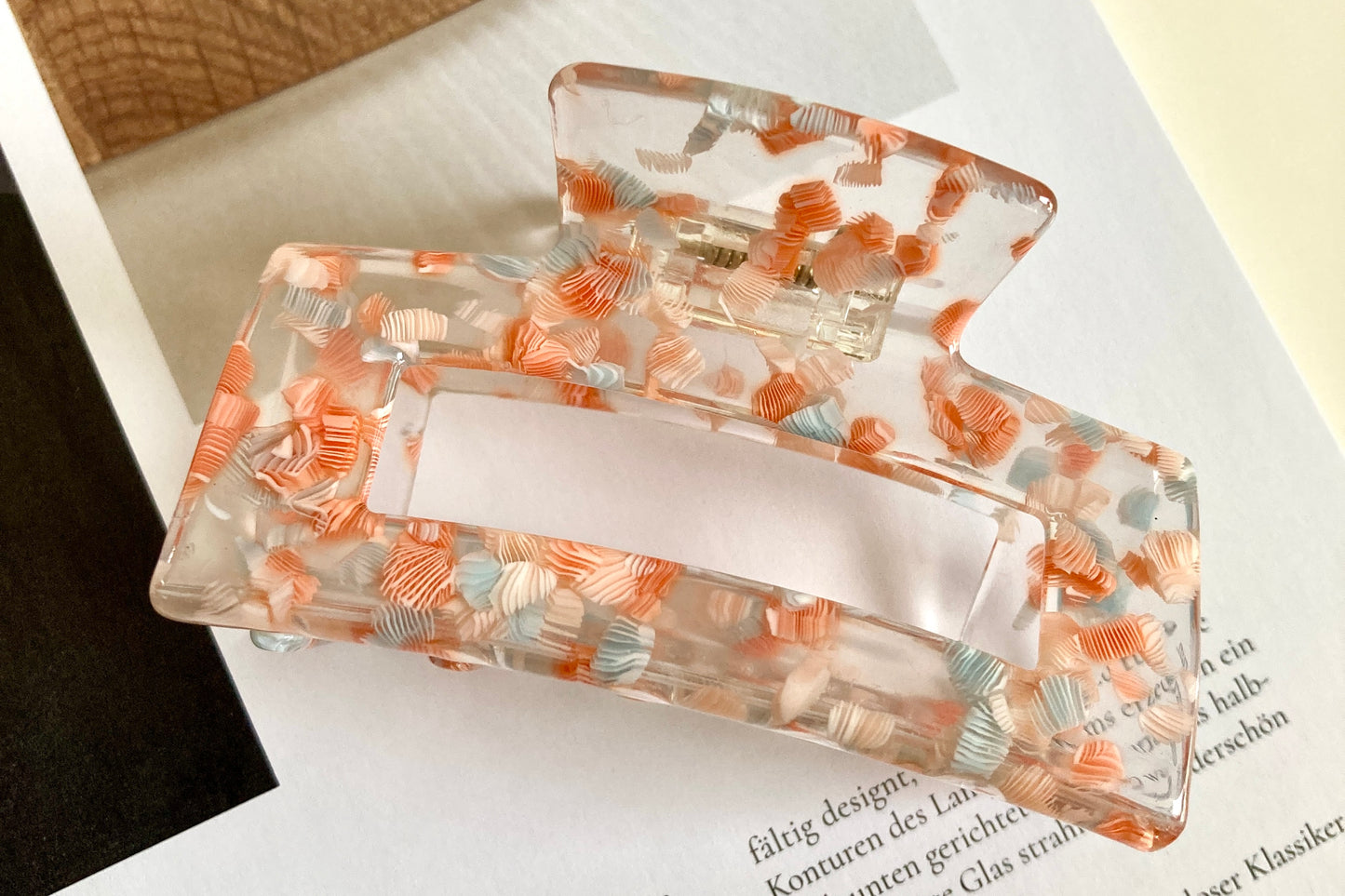 hair clips, hair claw, haarklammer, haarspange, claw clip, textured design, suitable for all hair, orange details, transparent hair claw