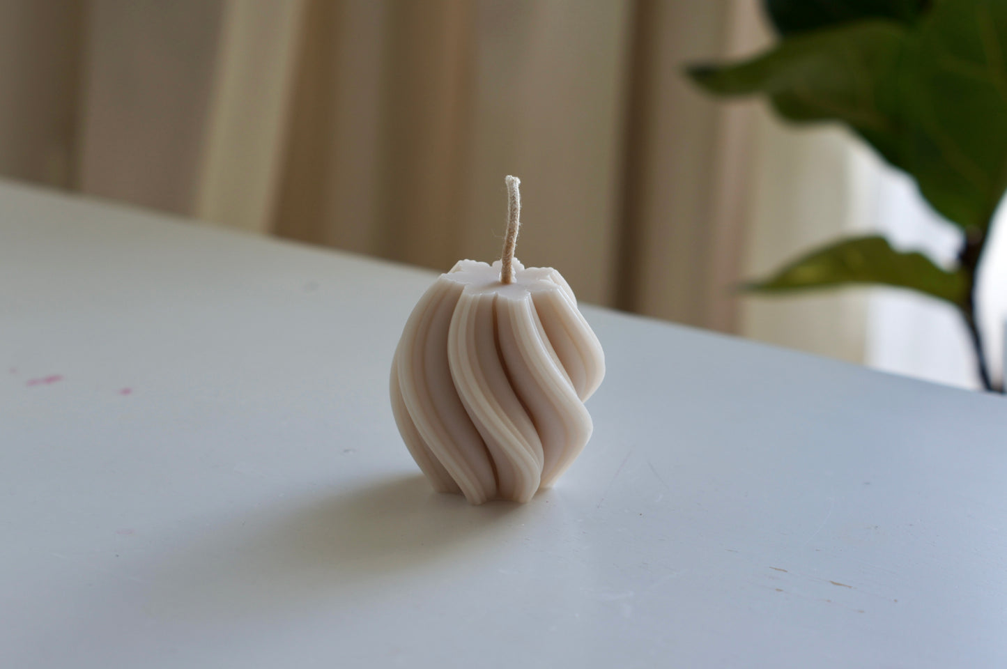 wave candle | screw ball candle | twisted candle | round shape | hand-poured