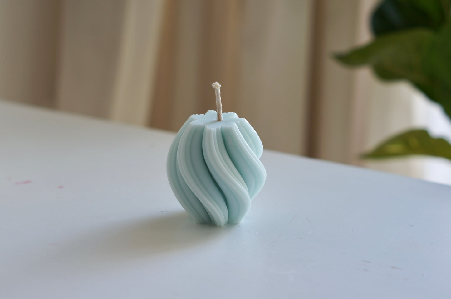 wave candle | screw ball candle | twisted candle | round shape | hand-poured