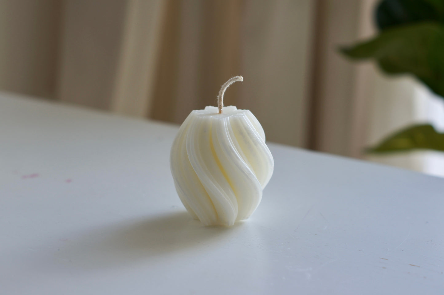 wave candle | screw ball candle | twisted candle | round shape | hand-poured