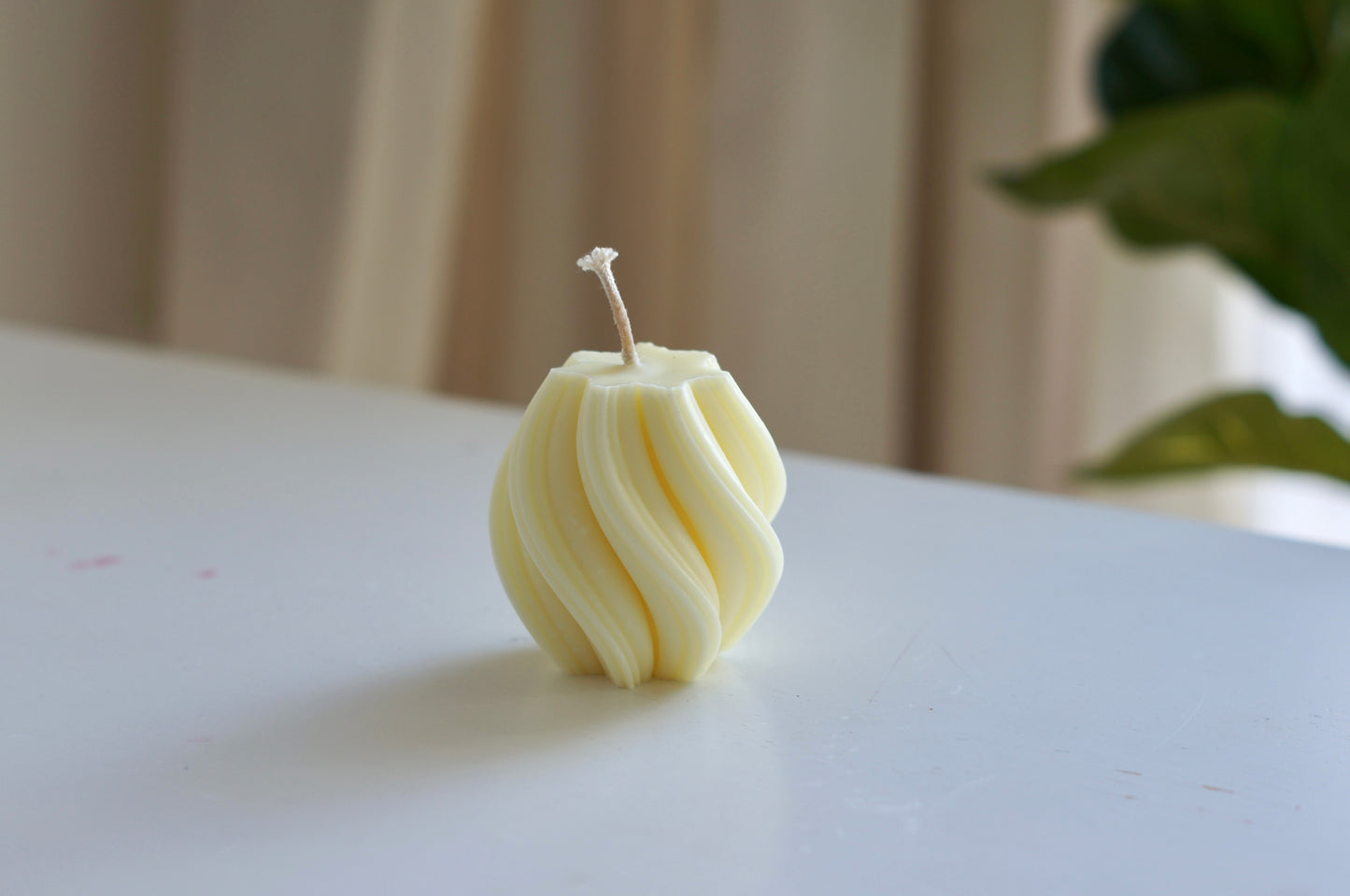 wave candle | screw ball candle | twisted candle | round shape | hand-poured